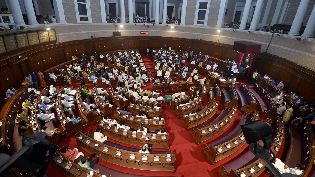 LOK SABHA SPEAKER CALLS UPON WEST BENGAL LEGISLATORS TO STRENGTHEN DEMOCRATIC TRADITIONS AND LEAD THE STATE'S RENAISSANCE