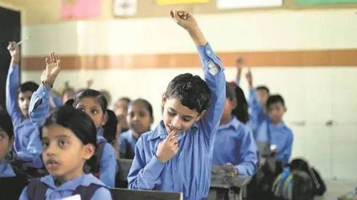 SC says third language should begin in Class 6