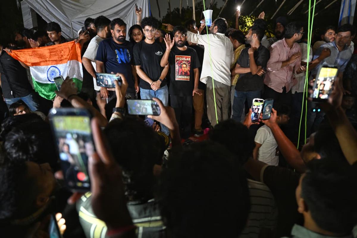 Thousands brave rain and regroup at CJP protest site, day after police crackdown
