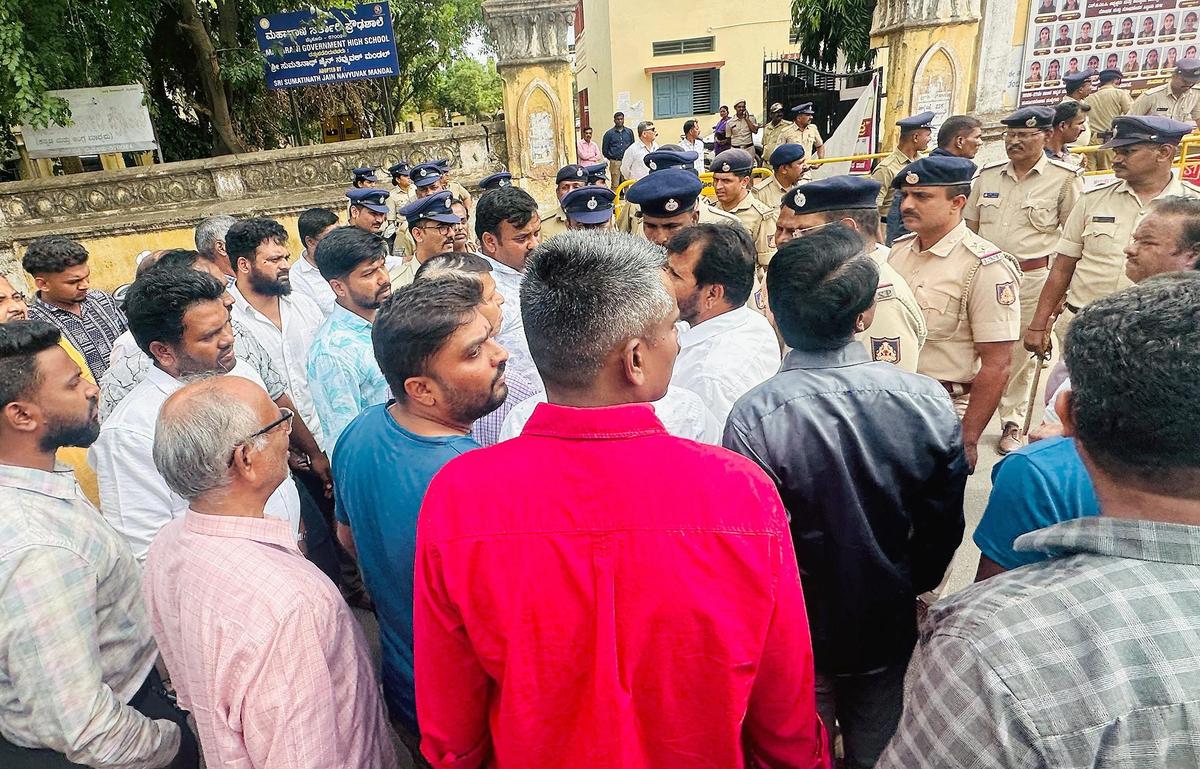 Cong., BJP battle on streets as stir by students spirals across country