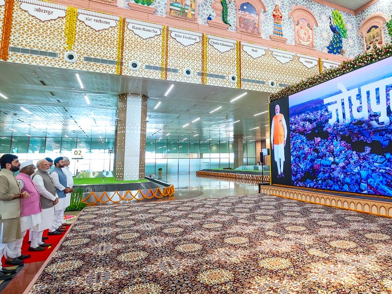PM addressing the audience during project launch