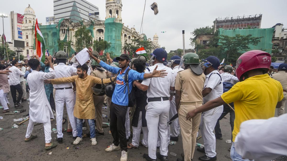Police withdraw FIR filed suo motu against protesters in Kolkata