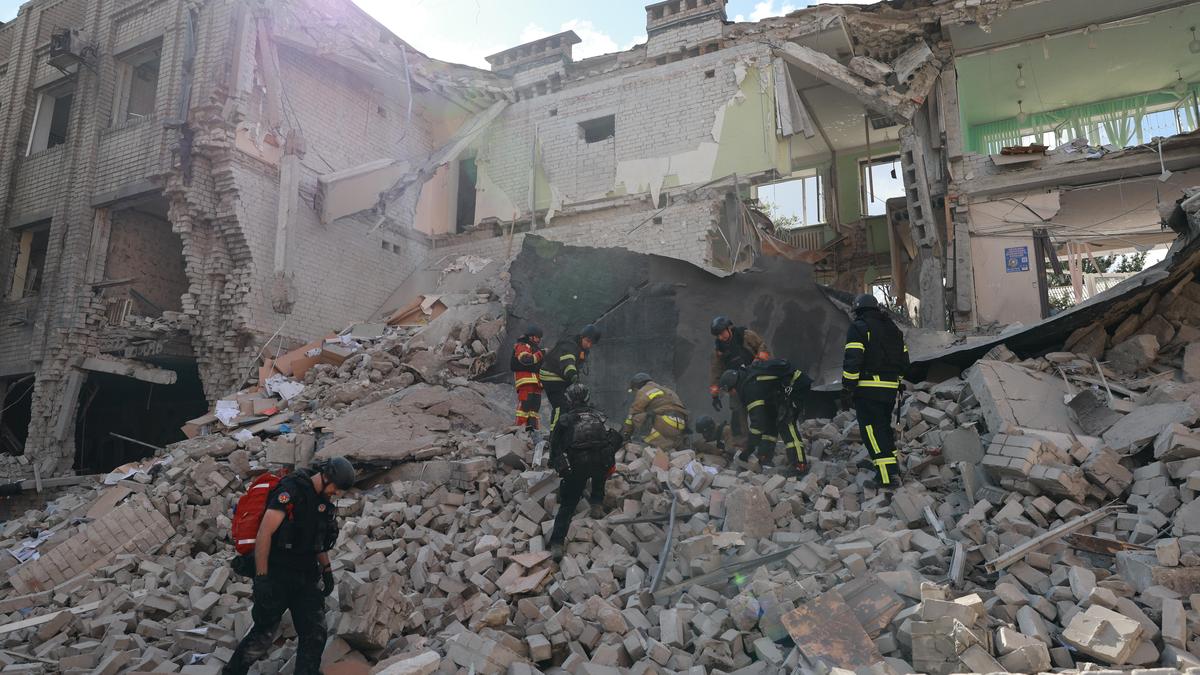 Russian and Ukrainian air strikes kill 10 people in both countries