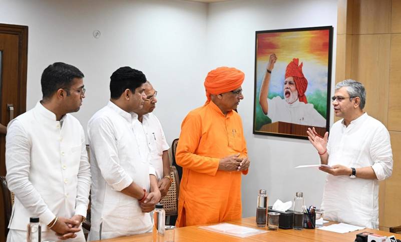 Railway Minister Ashwini Vaishnaw meets Khatu Shyam Ji Temple delegation