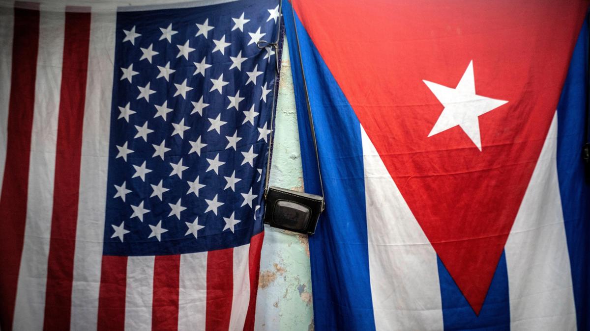 An editorial illustration of a government building and security files, symbolising espionage allegations between the United States and Cuba.
